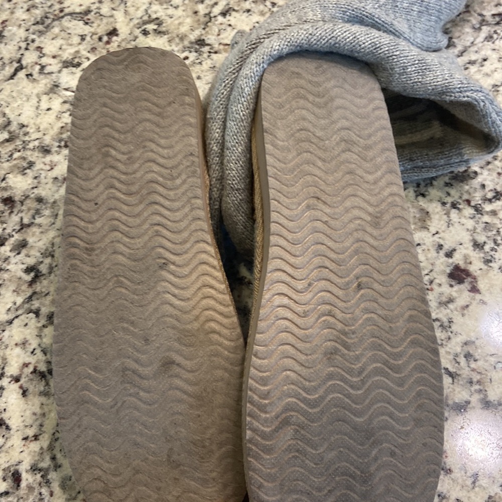 Pink sock slippers by Victoria’s Secret - Picture 4 of 5